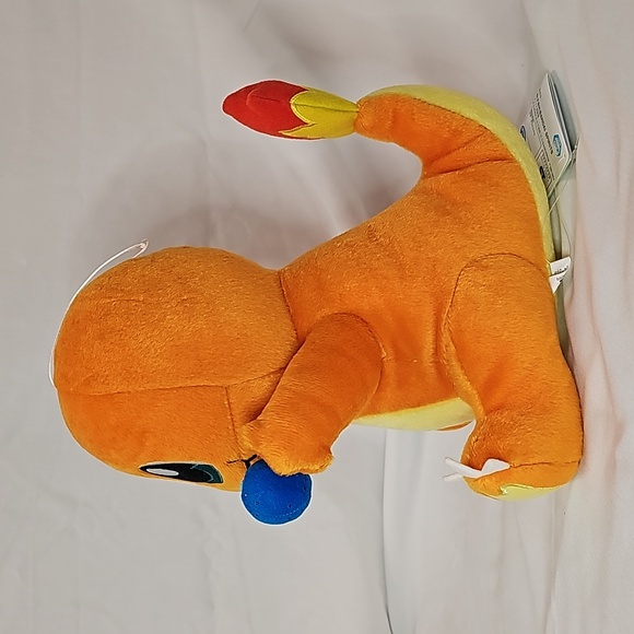 Pokemon - Charmander with Oran Berry Plushie - Picture 2 of 4